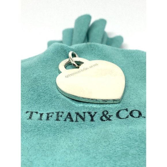 Large Return to Tiffany Etched Heart and Arrow Pendant, Necklace Sterling Silver - Picture 10 of 12